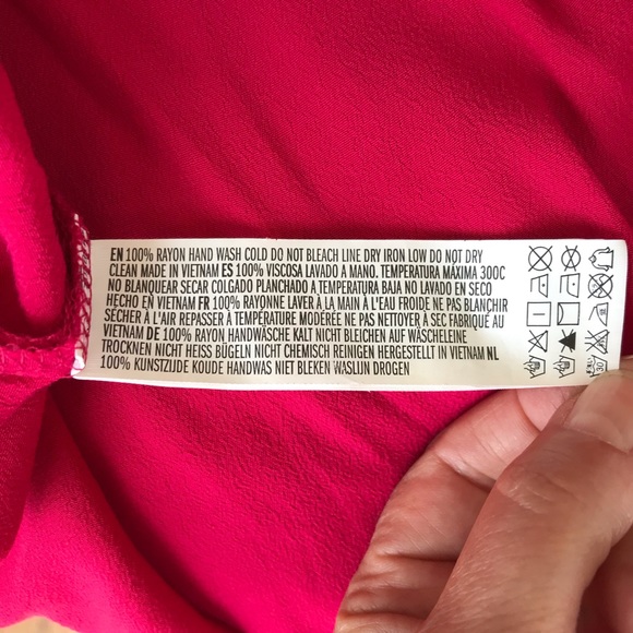 Red top , Forever 21 - Picture 7 of 7
